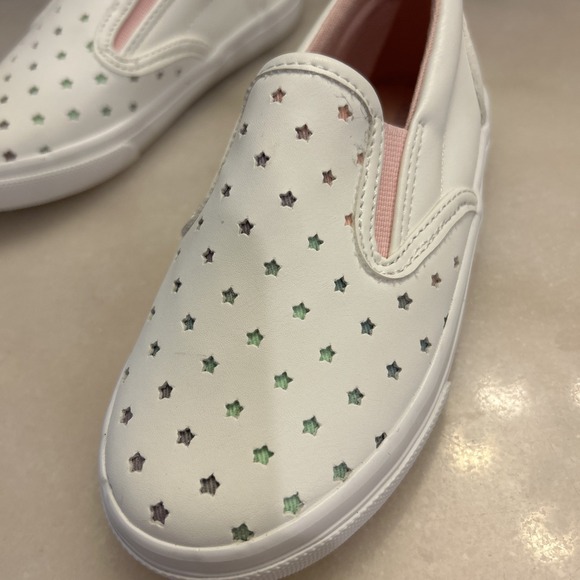 Old Navy Toddler Girls Rainbow Star Perforated White Slip On Sneakers Sz 8 NWOT - Picture 2 of 9